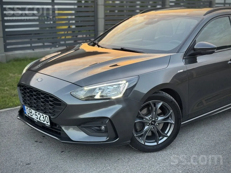 Ford Focus 2021 photo 2