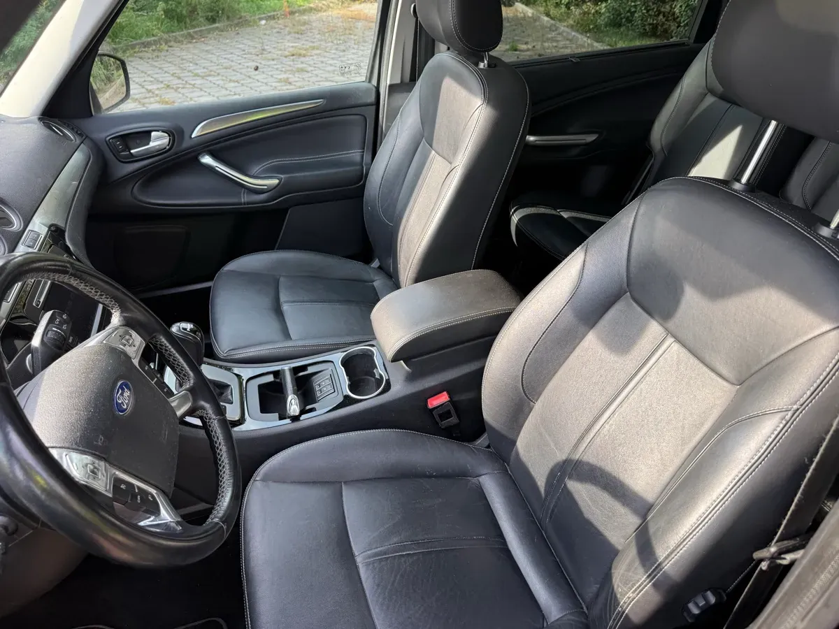 Ford Galaxy 2012 photo 3