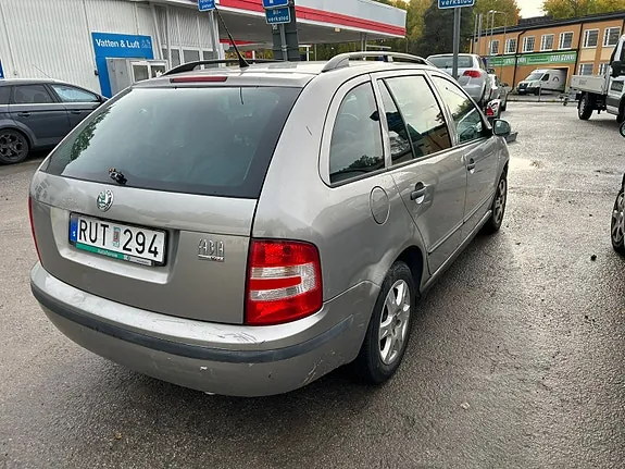 Skoda Fabia 2007 photo 4