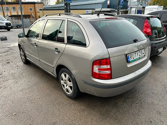Skoda Fabia 2007 photo 3