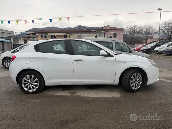 Alfa Romeo Giulietta 2016 photo 2