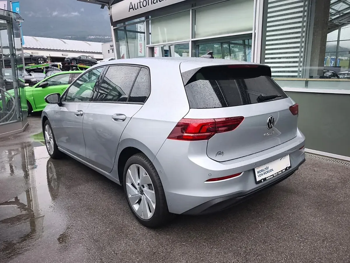 Volkswagen Golf 2026 photo 2