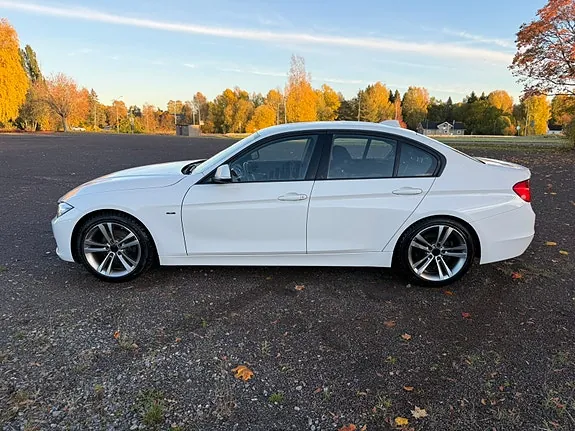 BMW 320D 2012 photo 2