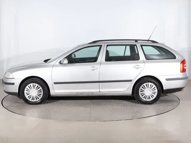 Skoda Octavia Combi 2007 photo 2