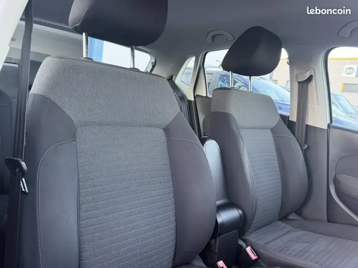 Volkswagen Polo 2010 photo 4