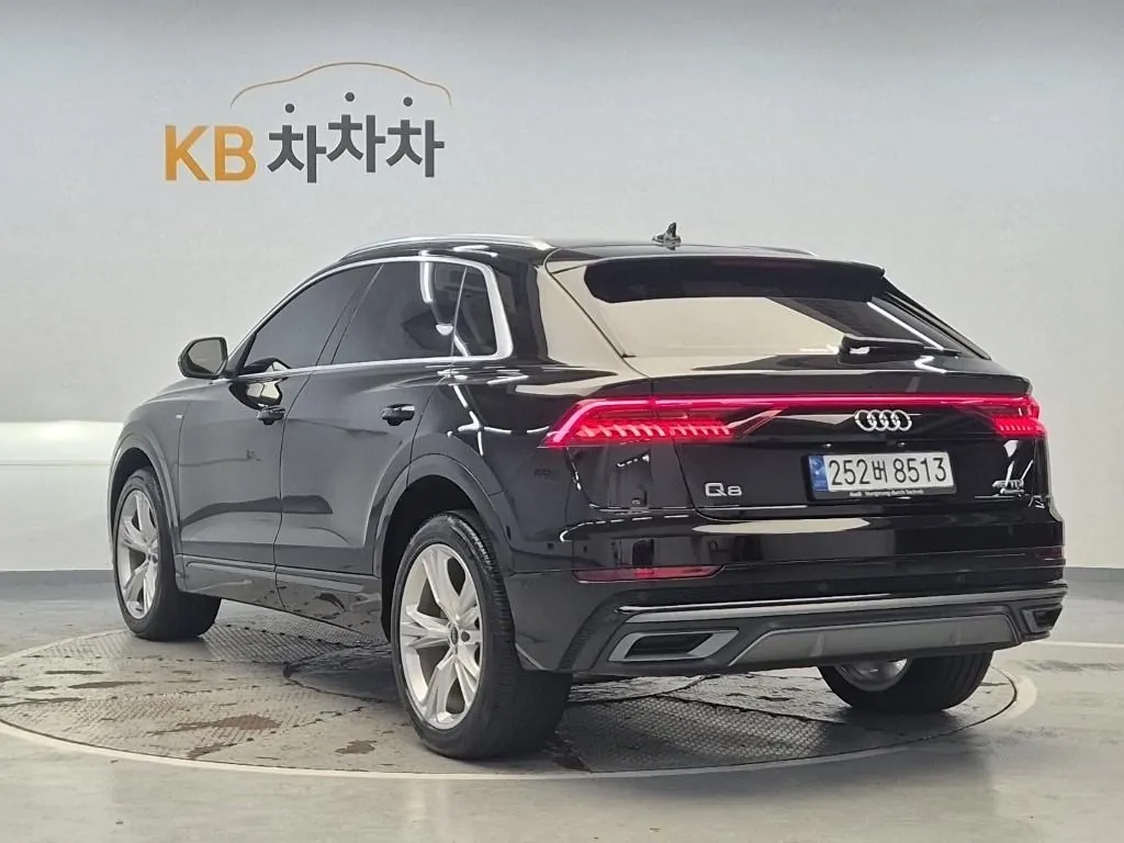 Audi Q8 2022 photo 2