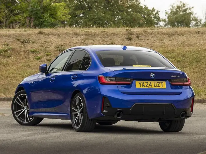 BMW 3 Series 2024 photo 2