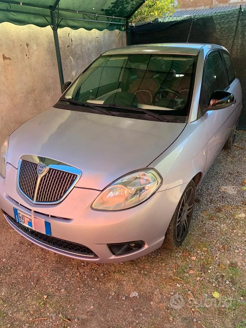 Lancia Ypsilon