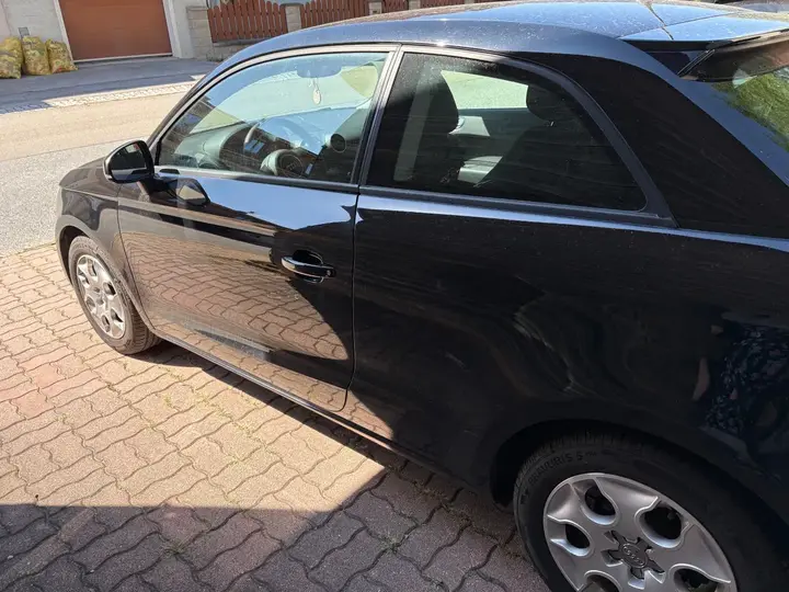 Audi A1 2011 photo 2