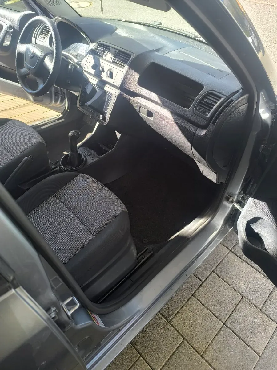 Skoda Fabia 2013 photo 3
