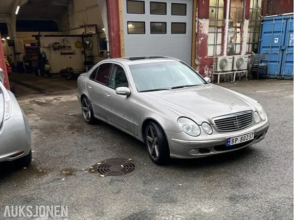 Mercedes-Benz E-Class 2003 photo 2