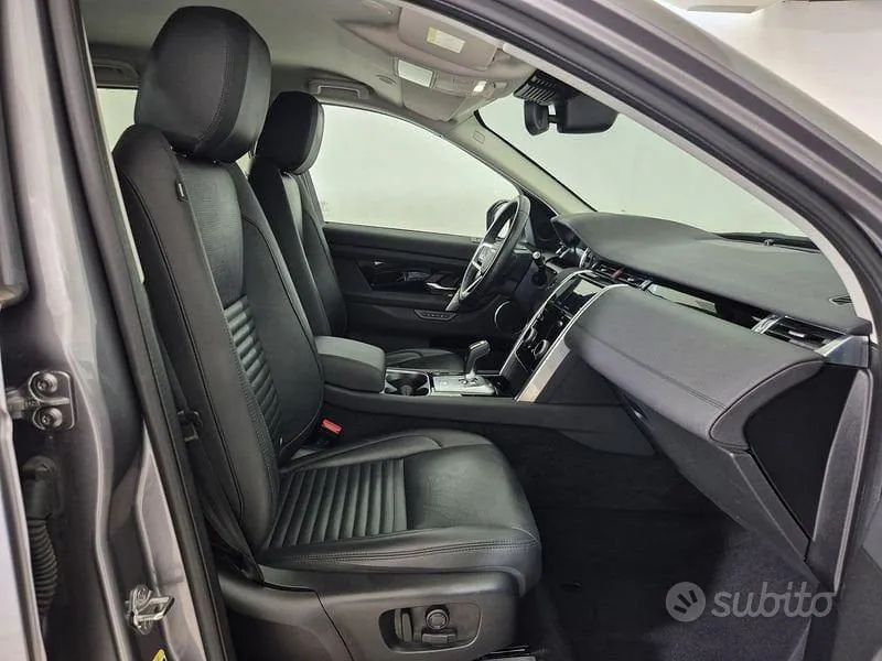 Land Rover Discovery Sport 2022 photo 3