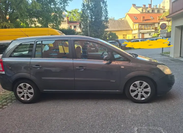 Opel Zafira 2009 photo 2