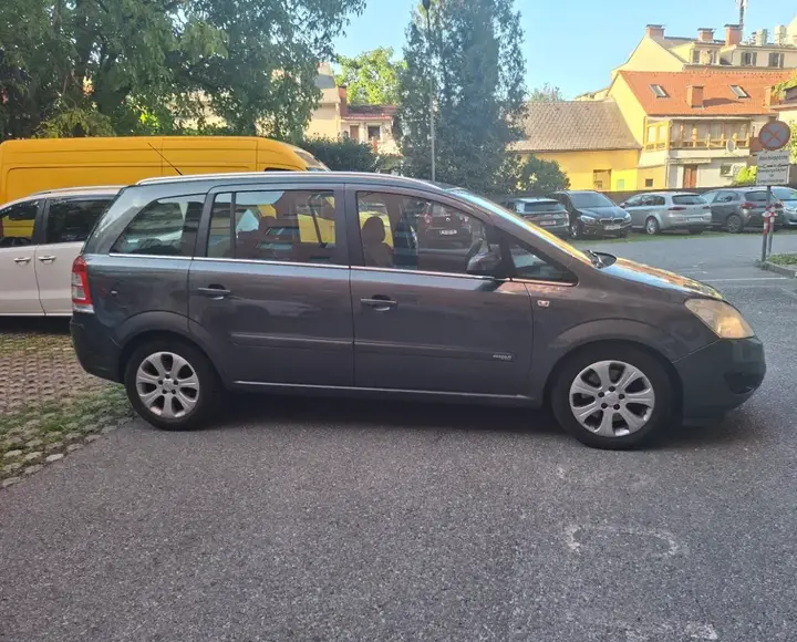 Opel Zafira 2009 photo 3