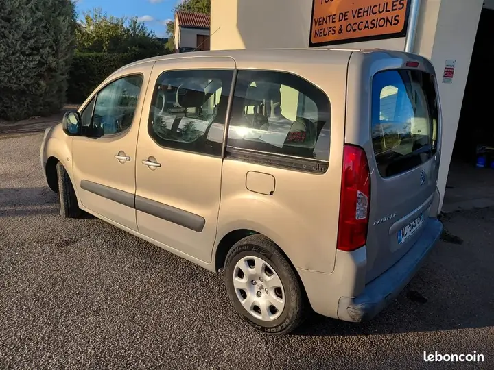 Peugeot Partner 2010 photo 2