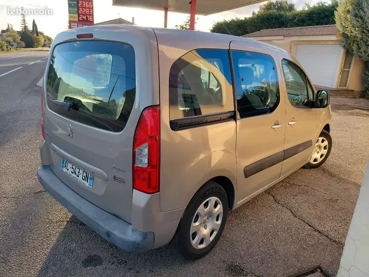 Peugeot Partner 2010 photo 3