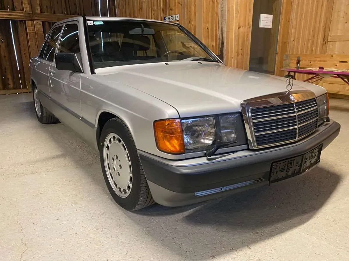 Mercedes-Benz 190 1990 photo 2