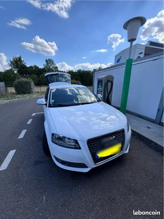 Audi A3 2010 photo 2