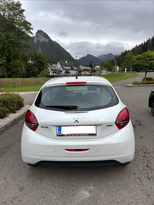 Peugeot 208 2016 photo 3