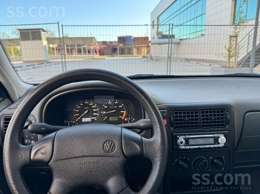 Volkswagen Polo 1996 photo 3