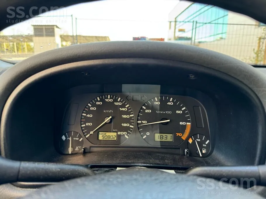 Volkswagen Polo 1996 photo 2