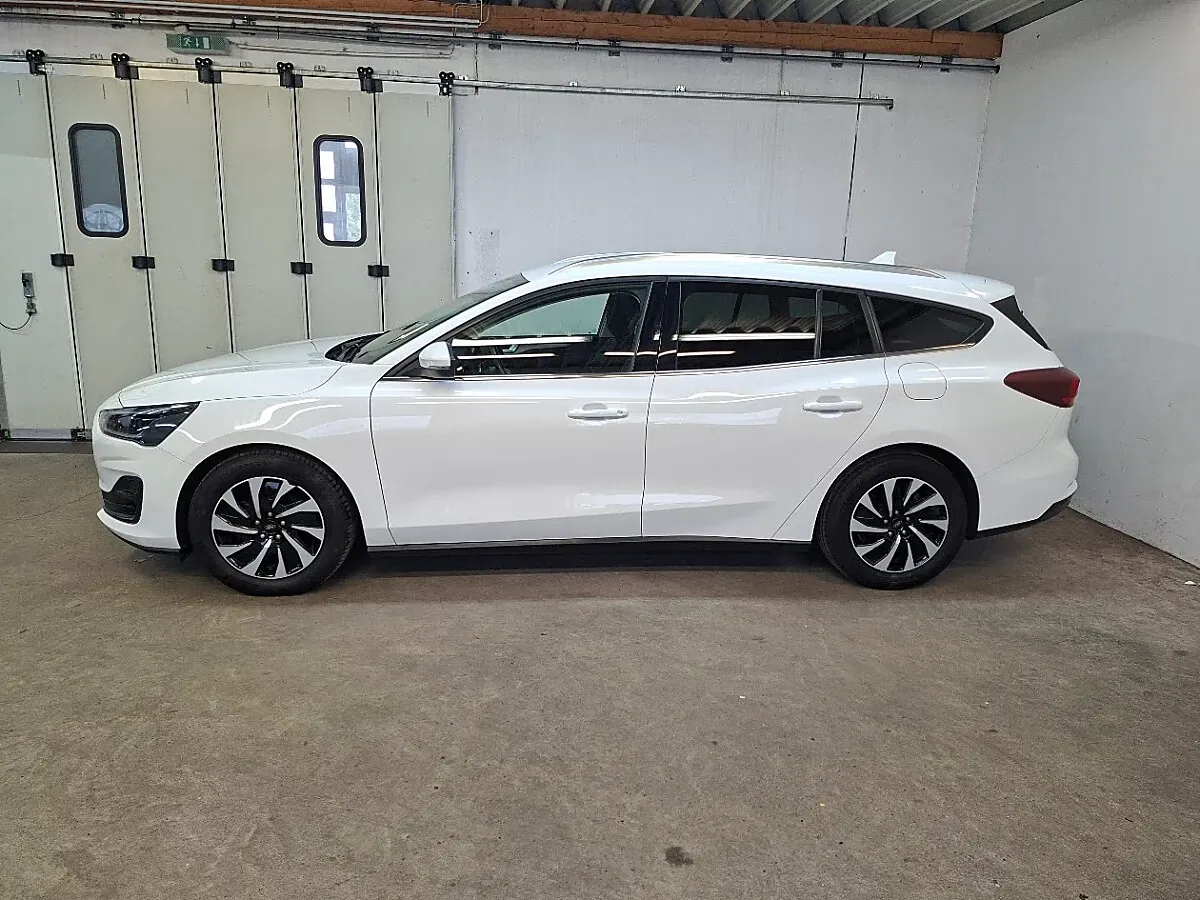 Ford Focus 2023 photo 2