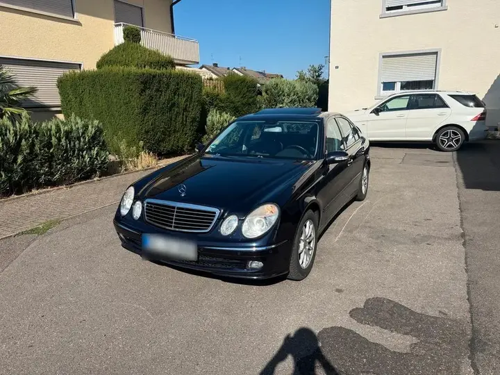 Mercedes-Benz W211