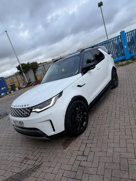 Land Rover Discovery 2024 photo 2