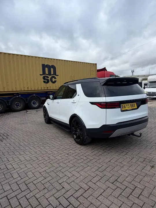 Land Rover Discovery 2024 photo 3