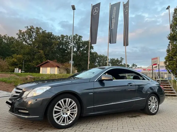 Mercedes-Benz E 220 Coupé