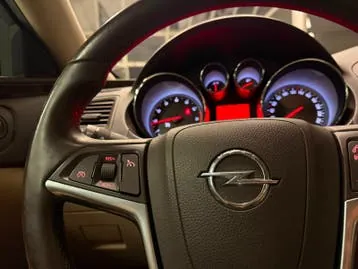 Opel Insignia 2010 photo 3