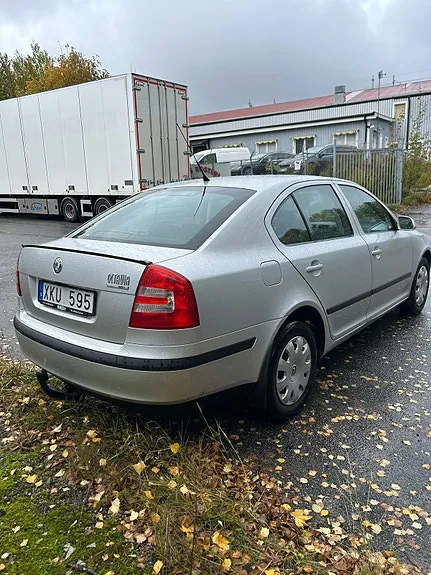 Skoda Octavia 2006 photo 2