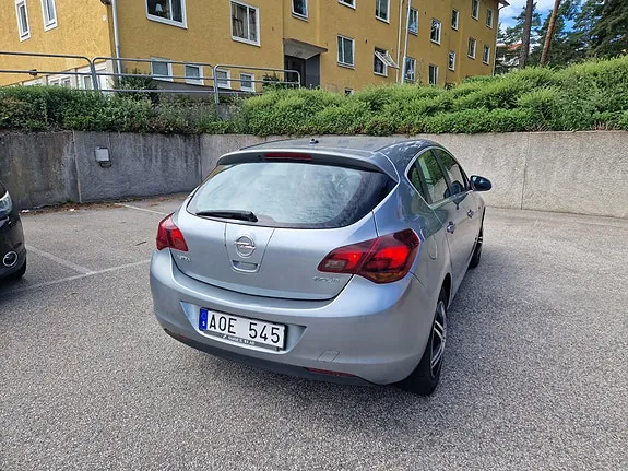 Opel Astra 2011 photo 4
