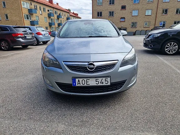 Opel Astra 2011 photo 3