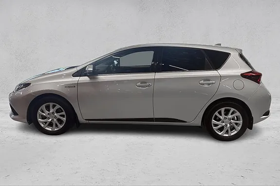 Toyota Auris 2019 photo 2