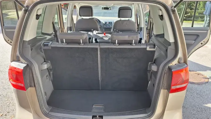 Volkswagen Touran 2014 photo 2