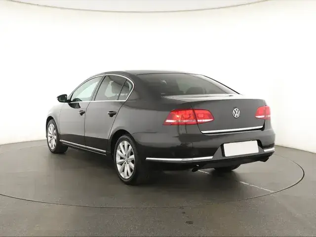 Volkswagen Passat 2011 photo 3