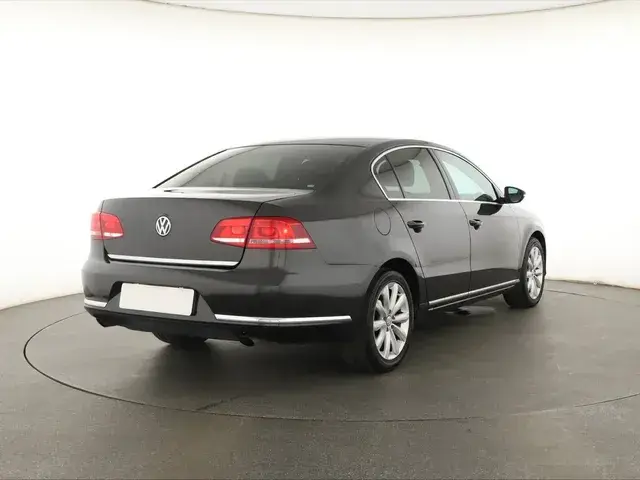 Volkswagen Passat 2011 photo 4