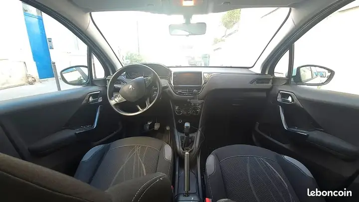 Peugeot 208 2014 photo 3