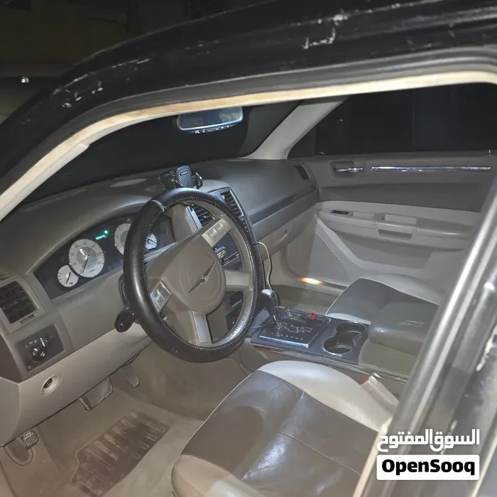 Chrysler 300 2008 photo 2
