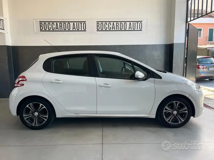 Peugeot 208 2014 photo 3