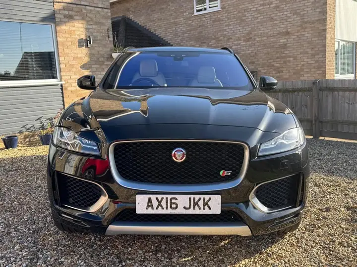Jaguar F-Pace 2016 photo 2