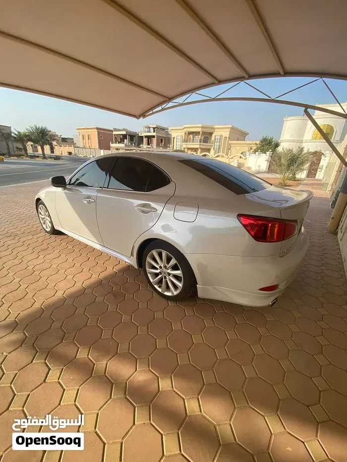 Lexus Is 300 2010 photo 2