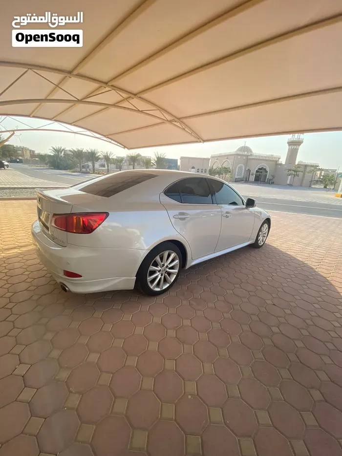 Lexus Is 300 2010 photo 3