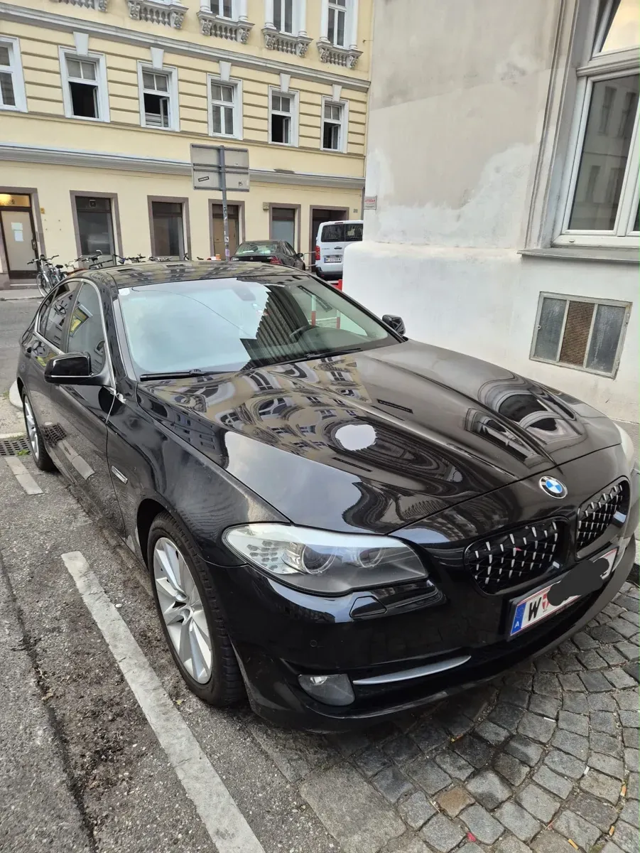 BMW 5 Series 2012 photo 2