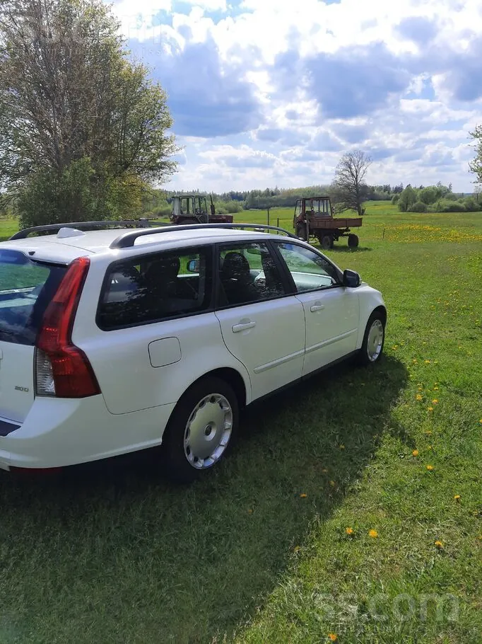 Volvo V50 2010 photo 2