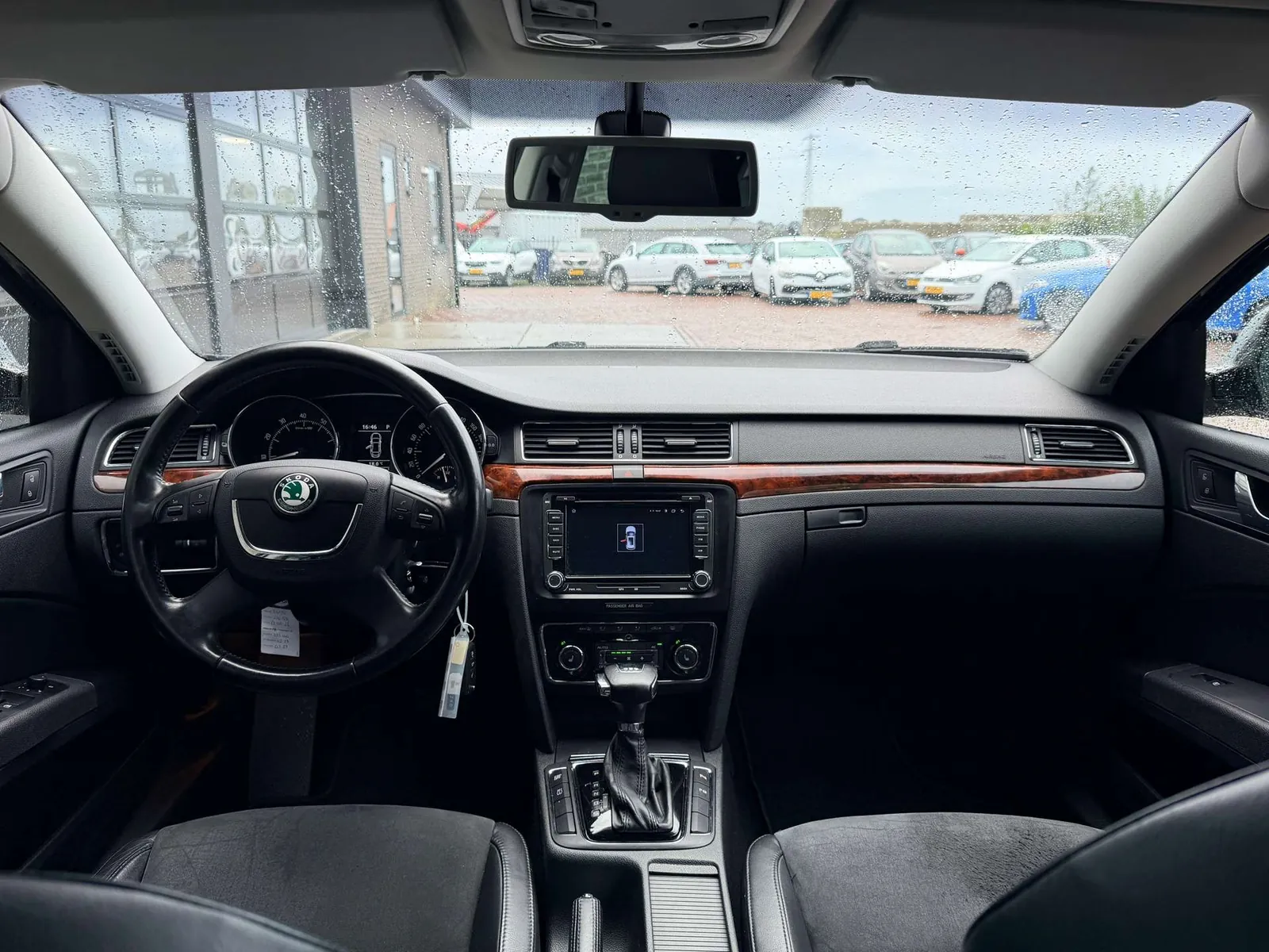 Skoda Superb 2009 photo 3