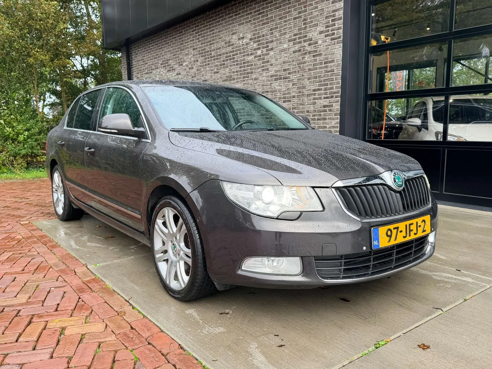 Skoda Superb 2009 photo 5