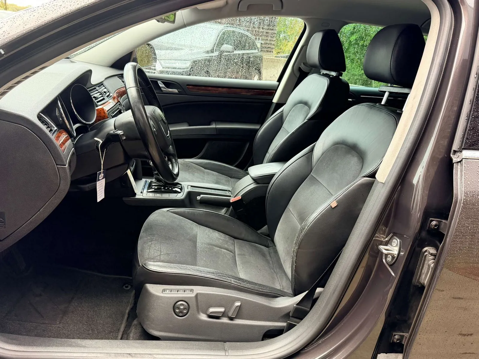 Skoda Superb 2009 photo 4