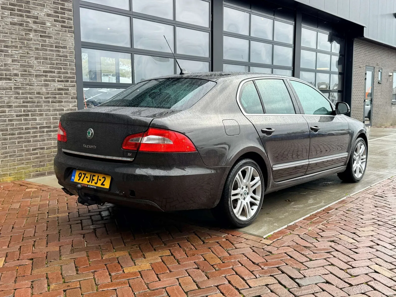 Skoda Superb 2009 photo 2